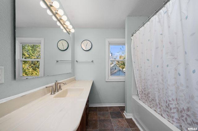 616 41ST Street, Rock Island, IL 61201