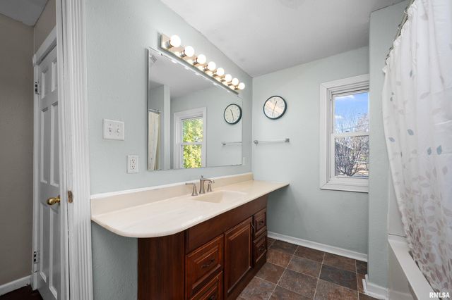 616 41ST Street, Rock Island, IL 61201