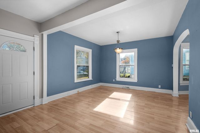 616 41ST Street, Rock Island, IL 61201