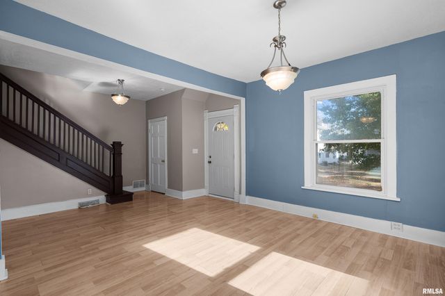 616 41ST Street, Rock Island, IL 61201