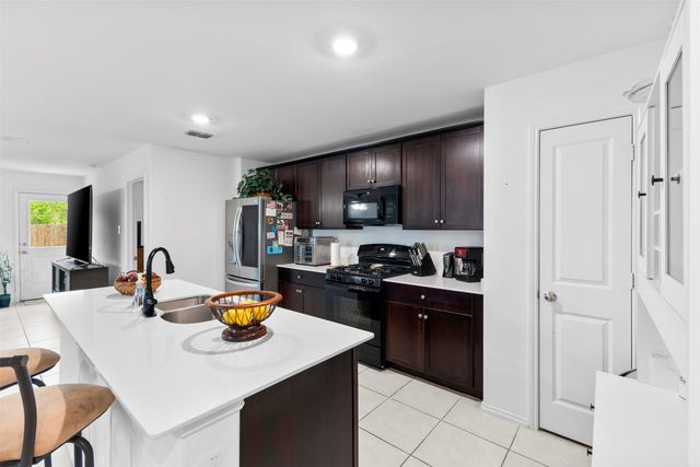 900 Odlozil Lane, Ennis, TX 75119