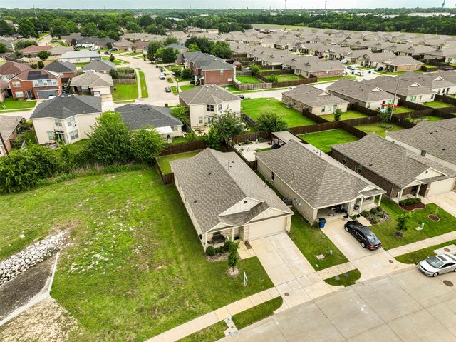 900 Odlozil Lane, Ennis, TX 75119