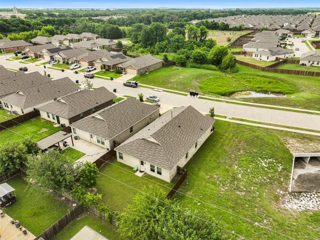 900 Odlozil Lane, Ennis, TX 75119
