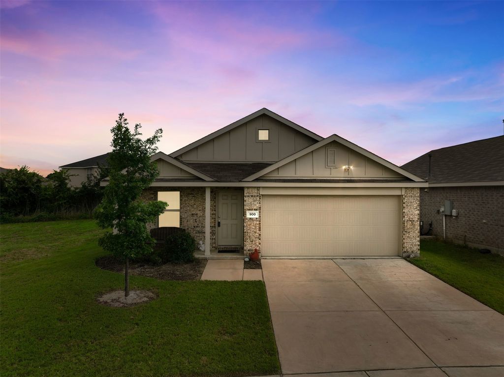 900 Odlozil Lane, Ennis, TX 75119