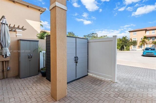 14725 SW 11th St, Pembroke Pines, FL 33027