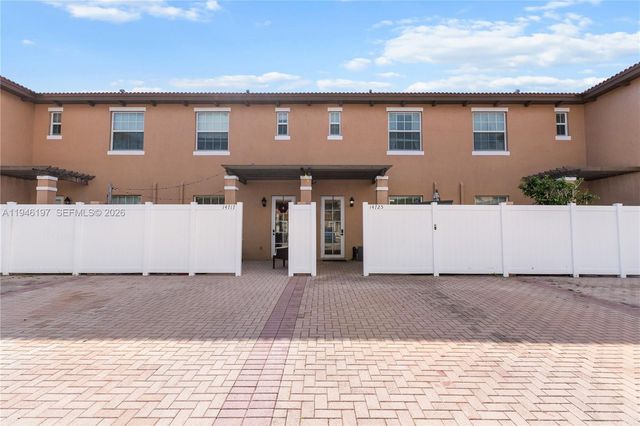 14725 SW 11th St, Pembroke Pines, FL 33027