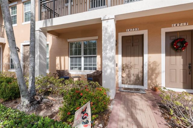 14725 SW 11th St, Pembroke Pines, FL 33027