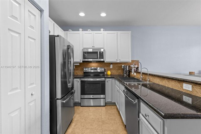 14725 SW 11th St, Pembroke Pines, FL 33027