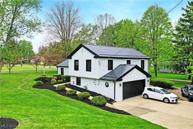 8093 S Park Drive, Garrettsville, OH 44231