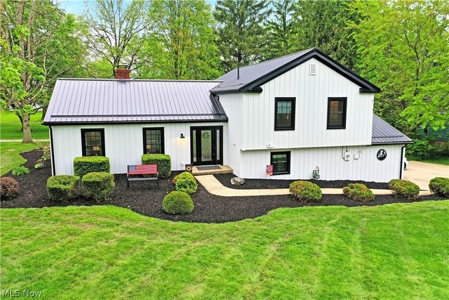 8093 S Park Drive, Garrettsville, OH 44231