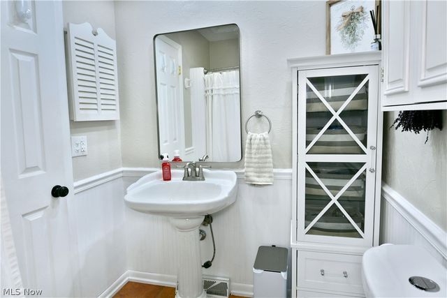 8093 S Park Drive, Garrettsville, OH 44231