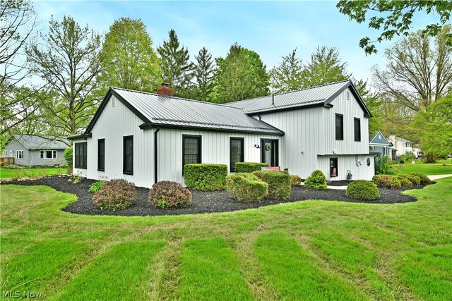 8093 S Park Drive, Garrettsville, OH 44231