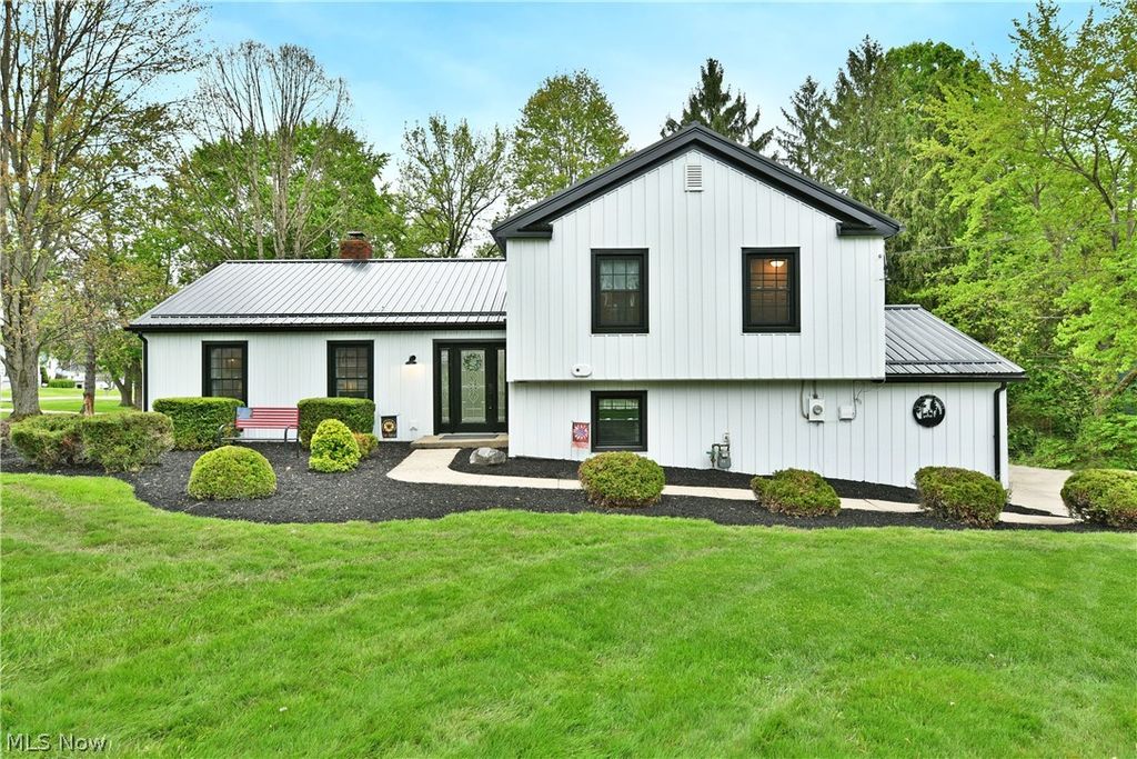 8093 S Park Drive, Garrettsville, OH 44231