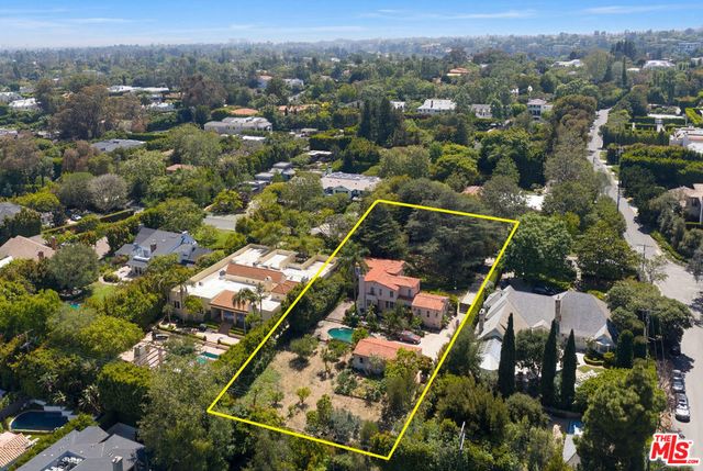 160 N Cliffwood Avenue, Los Angeles, CA 90049
