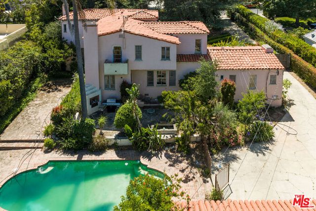 160 N Cliffwood Avenue, Los Angeles, CA 90049