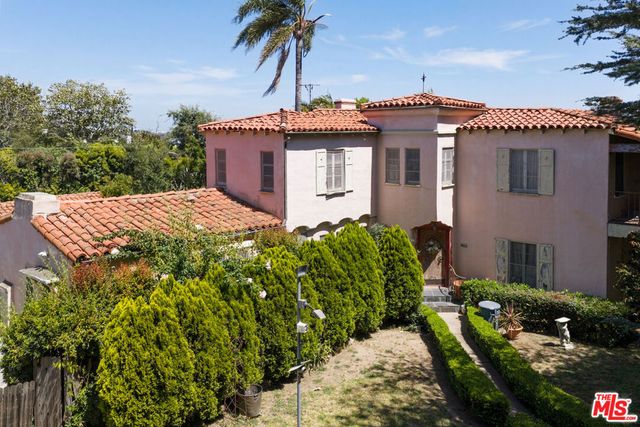 160 N Cliffwood Avenue, Los Angeles, CA 90049