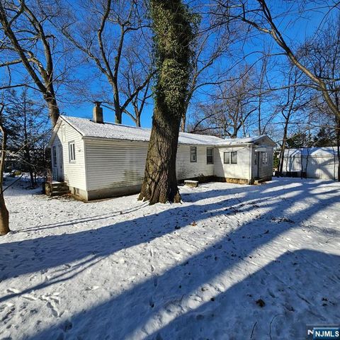 96 Woodside Avenue, Midland Park, NJ 07432