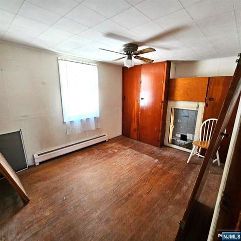 96 Woodside Avenue, Midland Park, NJ 07432