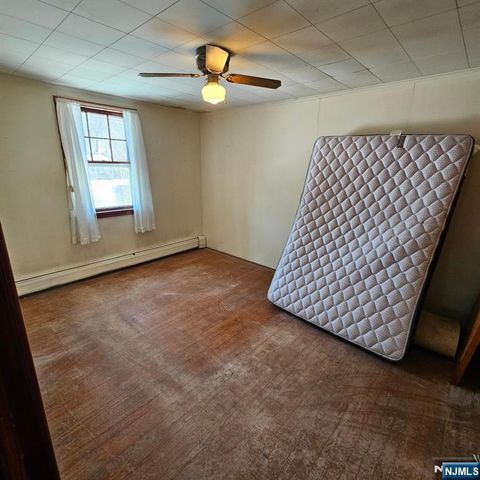 96 Woodside Avenue, Midland Park, NJ 07432