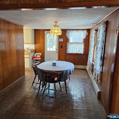 96 Woodside Avenue, Midland Park, NJ 07432