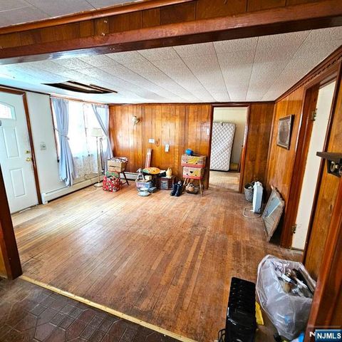 96 Woodside Avenue, Midland Park, NJ 07432