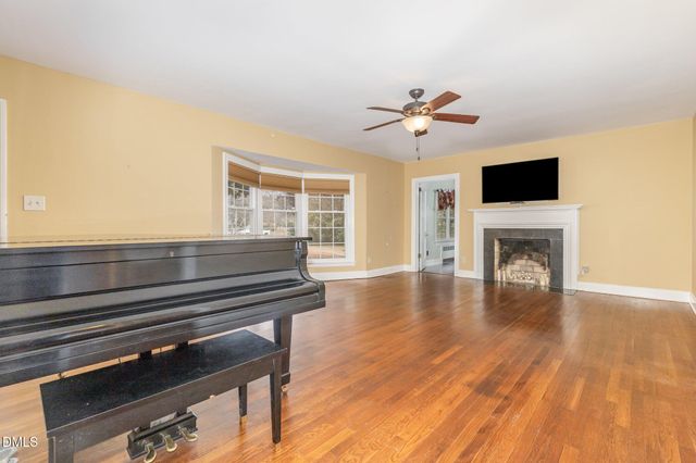 612 N Main Street, Louisburg, NC 27549