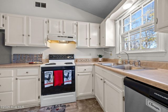 201 Meadow Lane, Jacksonville, NC 28546