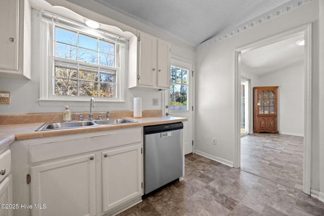 201 Meadow Lane, Jacksonville, NC 28546