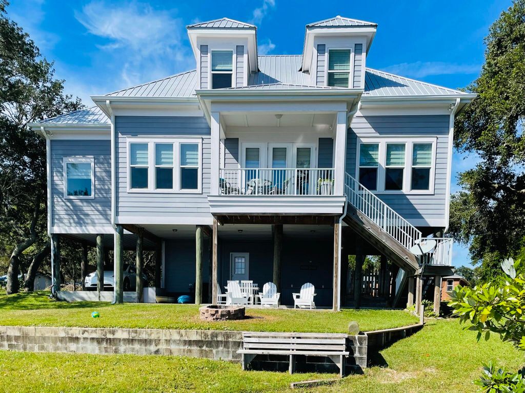 2975 Holley Point Road, Navarre, FL 32566