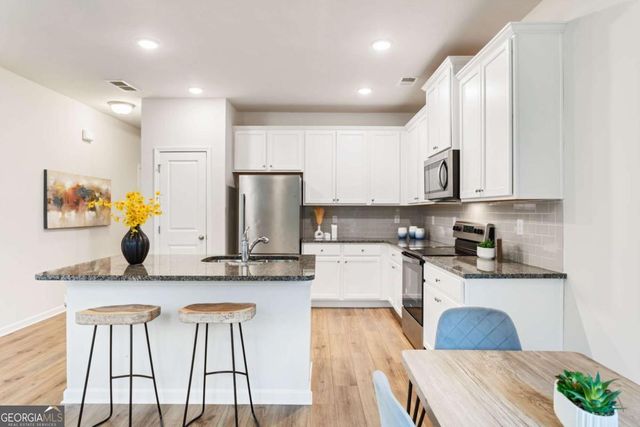 2824 Saratoga Lake View, Decatur, GA 30034