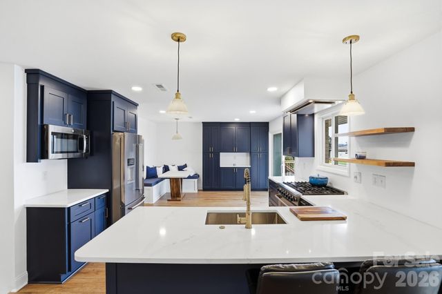 332 Shoreline Loop, Mooresville, NC 28117