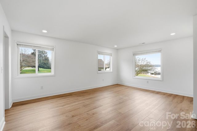 332 Shoreline Loop, Mooresville, NC 28117