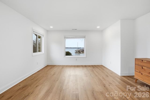 332 Shoreline Loop, Mooresville, NC 28117