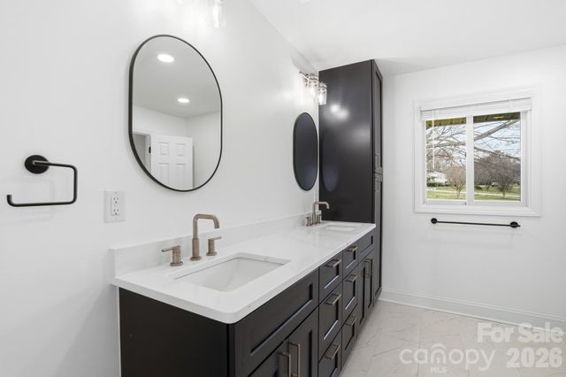 332 Shoreline Loop, Mooresville, NC 28117