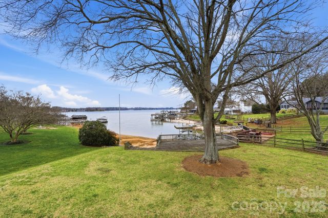 332 Shoreline Loop, Mooresville, NC 28117