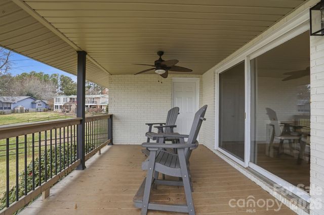 332 Shoreline Loop, Mooresville, NC 28117