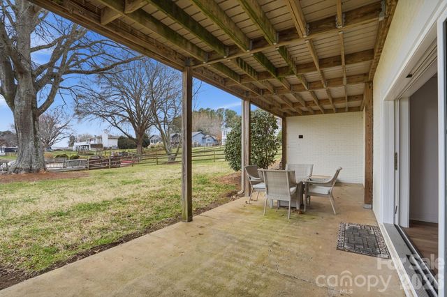 332 Shoreline Loop, Mooresville, NC 28117