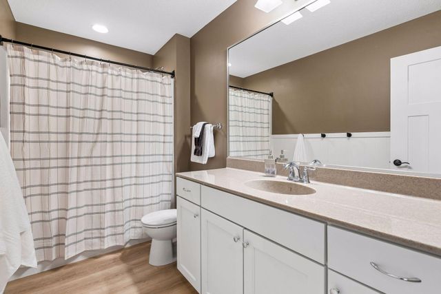 9091 River Rock Drive N, Chanhassen, MN 55317