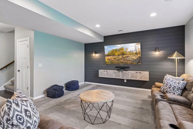 9091 River Rock Drive N, Chanhassen, MN 55317