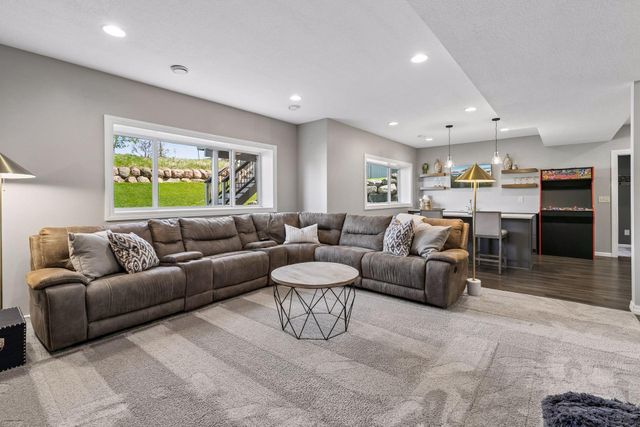 9091 River Rock Drive N, Chanhassen, MN 55317