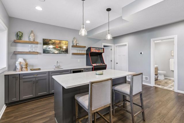 9091 River Rock Drive N, Chanhassen, MN 55317