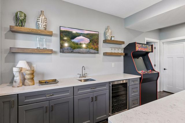9091 River Rock Drive N, Chanhassen, MN 55317