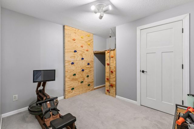 9091 River Rock Drive N, Chanhassen, MN 55317