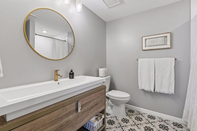 9091 River Rock Drive N, Chanhassen, MN 55317