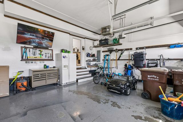 9091 River Rock Drive N, Chanhassen, MN 55317