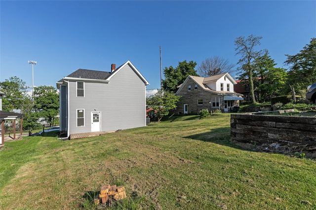 435 N Broadway St, Scottdale, PA 15683