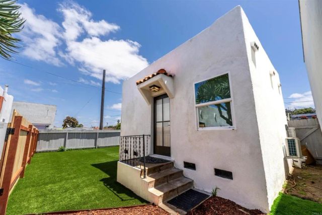 1817-1819 Sunset Cliffs Blvd, San Diego, CA 92107