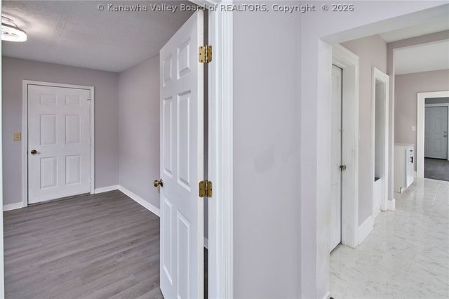 123 10th Avenue, South Charleston, WV 25303