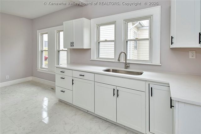 123 10th Avenue, South Charleston, WV 25303