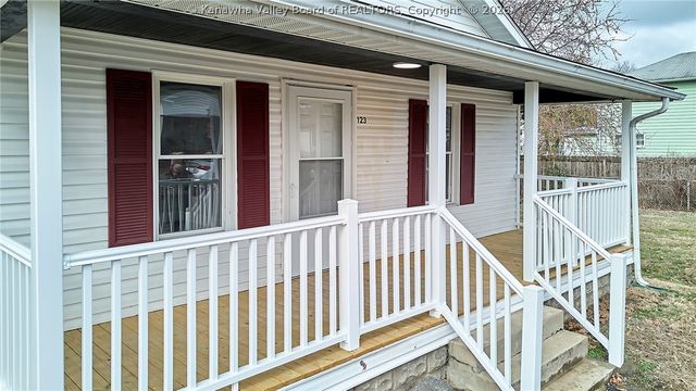 123 10th Avenue, South Charleston, WV 25303